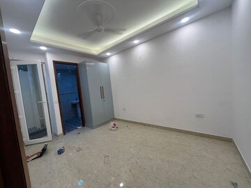 Room in 4 BHK Builder Floor at Palm Residency Chhatarpur, Chattarpur – for Sale