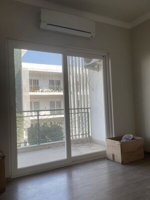 Room in 3 BHK Builder Floor at Central Park Flower Valley, Sohna Sector 33 – for Rent