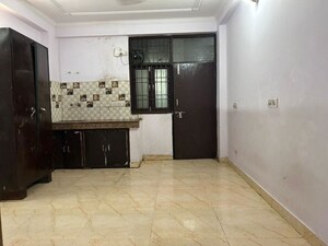 Room in 1 RK Builder Floor at Saket – for Rent