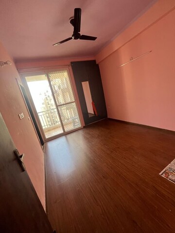 Room in 2 BHK Apartment at Amrapali Golf Homes, Haibatpur – for Rent