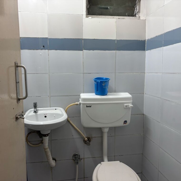 Bathroom, new town action area iii 2 Bedroom 837 Sq.Ft. Builder Floor In New Town Action AreA Iii Kolkata 10039355