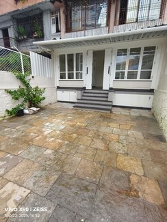 Retail Shop For Rent in Bandra West