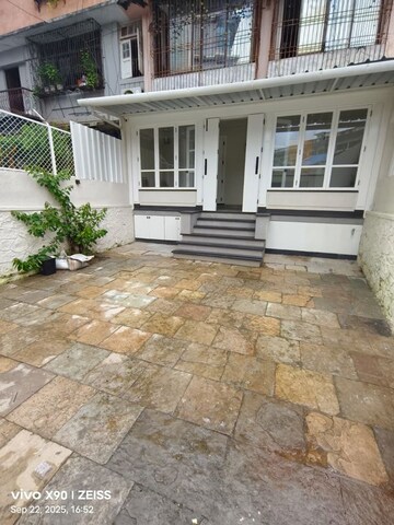  Shop For Rent in Bandra West