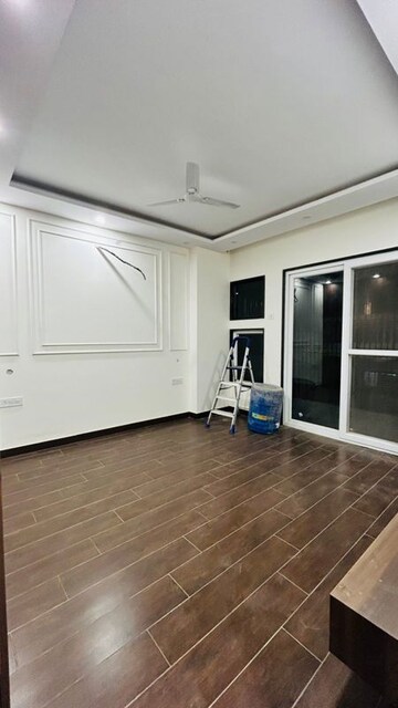 Room in 3 BHK Builder Floor at Palam Vihar – for Rent