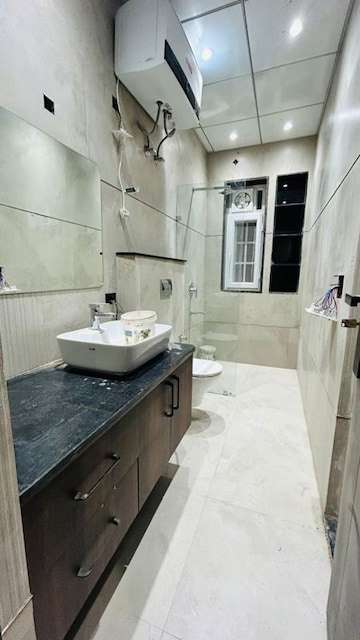 Attached Bathroom in 3 BHK Builder Floor at Palam Vihar – for Rent