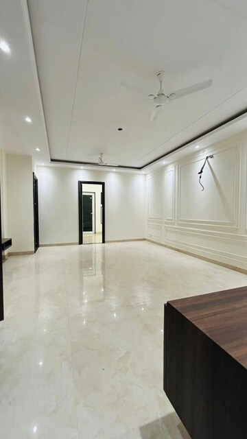 Room in 3 BHK Builder Floor at Palam Vihar – for Rent