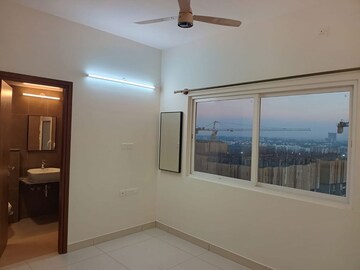 Room in 3 BHK Apartment at Prestige Waterford, Whitefield – for Rent
