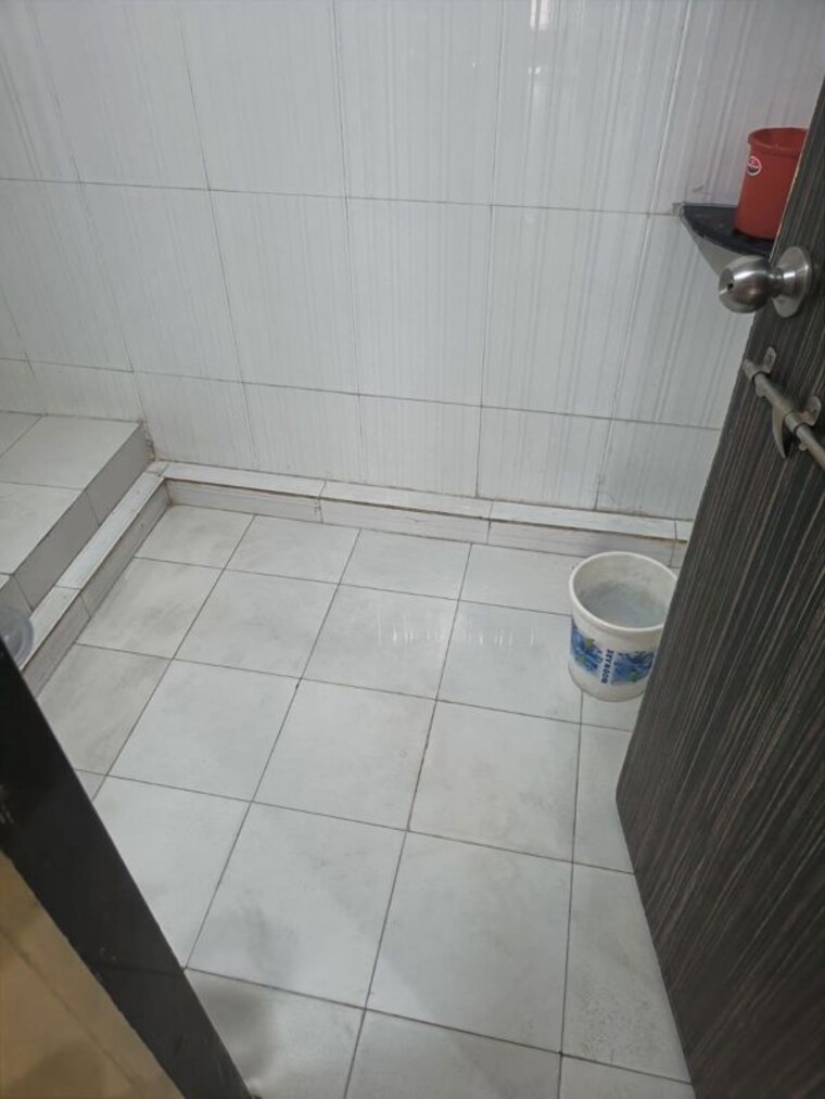 Bathroom, vallabh nagar 2 Bedroom 800 Sq.Ft. Apartment In Vallabh Nagar Pune 10039705