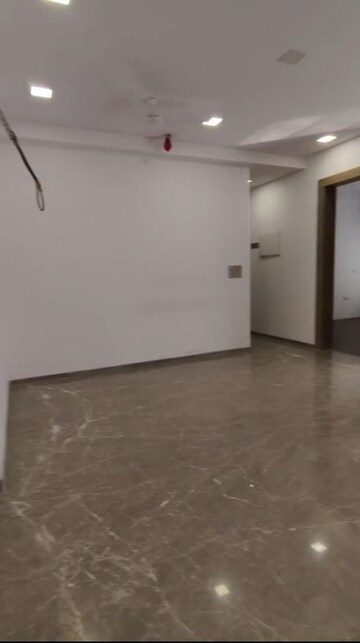 Room in 3 BHK Apartment at Laxmi Raajvilas Malad, Malad West – for Rent