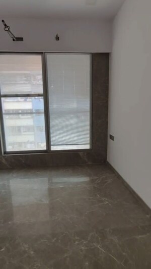 Room in 3 BHK Apartment at Laxmi Raajvilas Malad, Malad West – for Rent