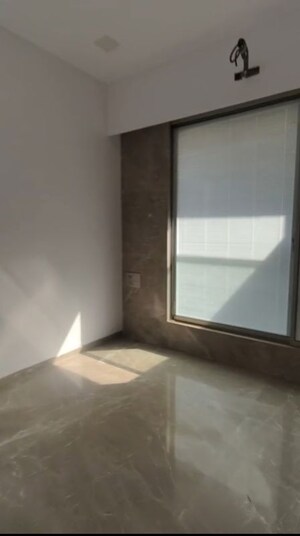 Room in 3 BHK Apartment at Laxmi Raajvilas Malad, Malad West – for Rent