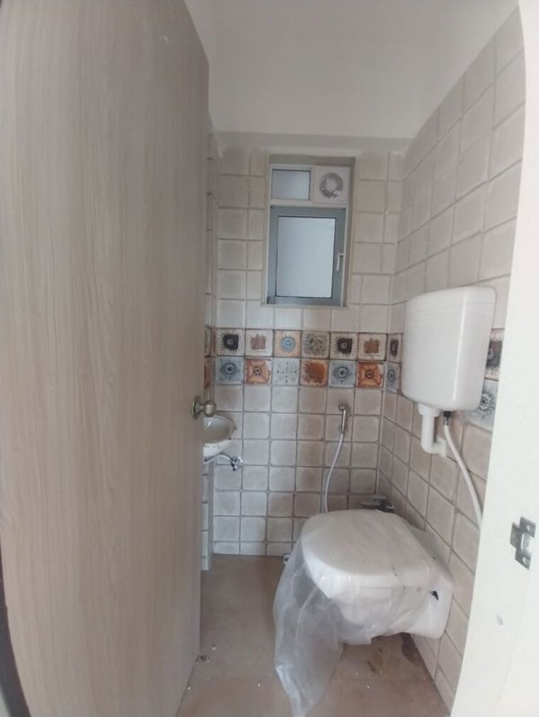 Bathroom, divya-darpan 1 Bedroom 325 Sq.Ft. Apartment In Jogeshwari East Mumbai 10039547