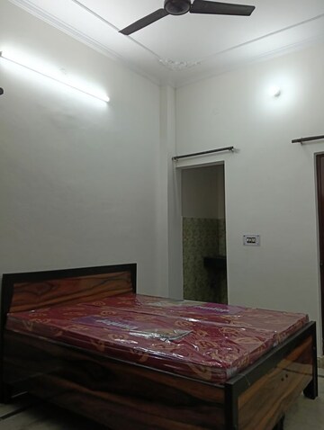 Room in 2 BHK Independent House at Sector 14 – for Rent