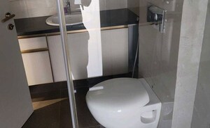 Bathroom in 3 BHK Apartment at Sobhaniye Riddhi Siddhi Apartment, Matunga East – for Sale