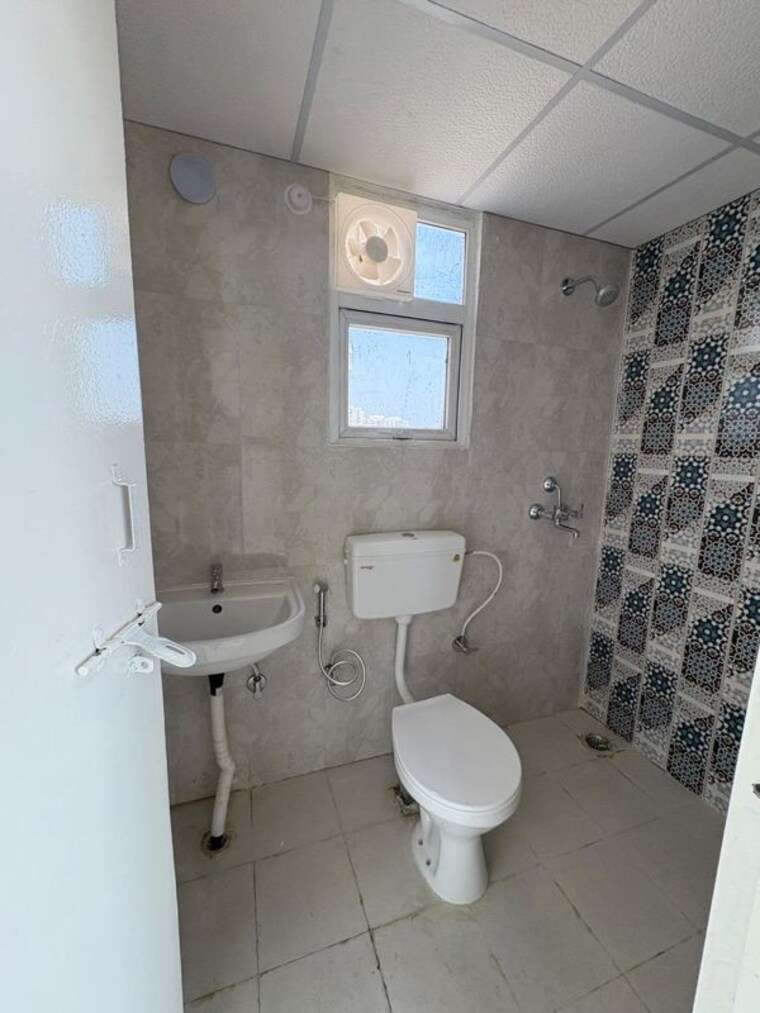 Bathroom, signature-global-sarvam 3 Bedroom 1577 Sq.Ft. Apartment In Sector 37d Gurgaon 10039947