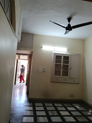 Furnished Amenities in 3 BHK Builder Floor at Sector 14 – for Rent