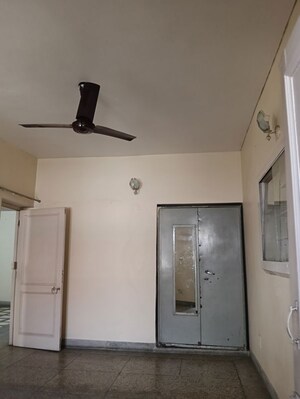 Furnished Amenities in 3 BHK Builder Floor at Sector 14 – for Rent