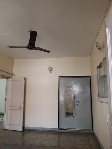 Furnished Amenities in 3 BHK Builder Floor at Sector 14 – for Rent