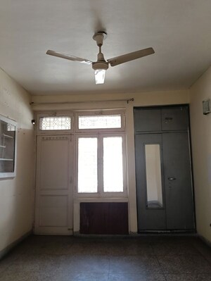 Building Lobby in 3 BHK Builder Floor at Sector 14 – for Rent