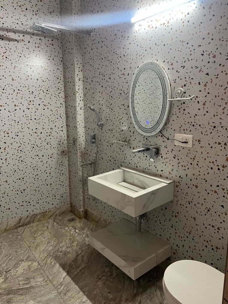 Bathroom, sukhdev vihar 4 Bedroom 2700 Sq.Ft. Builder Floor In Sukhdev Vihar Delhi 10040003