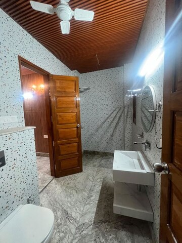 Living Room in 4 BHK Builder Floor at Sukhdev Vihar – for Rent