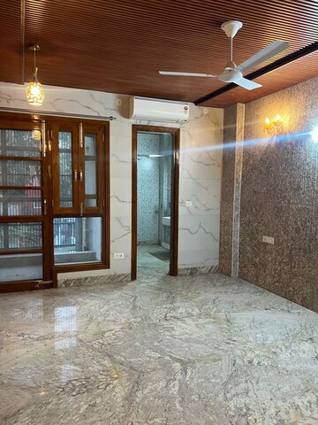 Room in 4 BHK Builder Floor at Sukhdev Vihar – for Rent