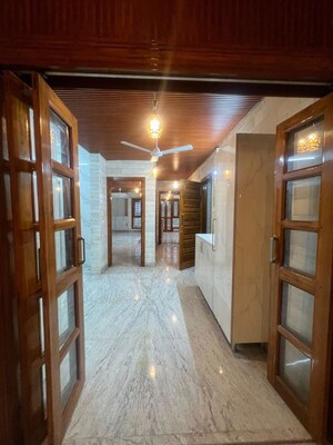 Building Lobby in 4 BHK Builder Floor at Sukhdev Vihar – for Rent