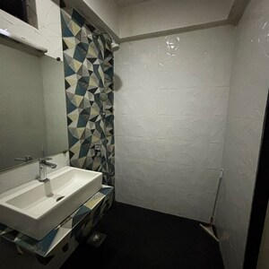 Team Area in 2 BHK Apartment at Goregaon East – for Rent