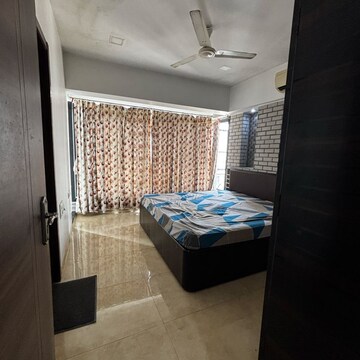 Bedroom in 2 BHK Apartment at Goregaon East – for Rent