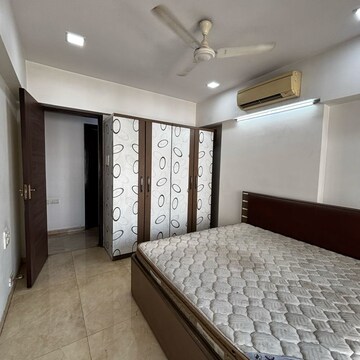 Bedroom in 2 BHK Apartment at Goregaon East – for Rent