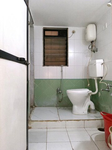 Bathroom in 3.5 BHK Apartment at Hiranandani Meadows, Manpada – for Rent