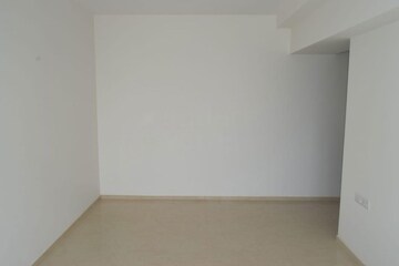 Room in 1 BHK Apartment at Godrej Nest Kandivali, Kandivali East – for Rent