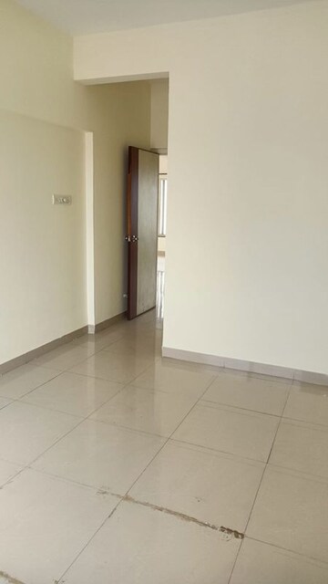 Room in 3 BHK Apartment at Kumar Park Infinia, Fursungi – for Rent