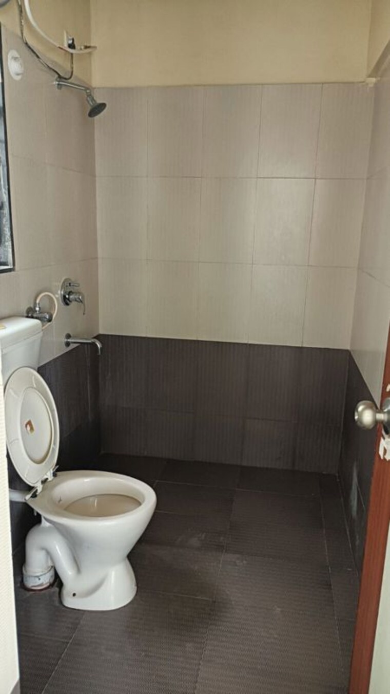 Bathroom, kumar-park-infinia 3 Bedroom 1850 Sq.Ft. Apartment In Fursungi Pune 10040047