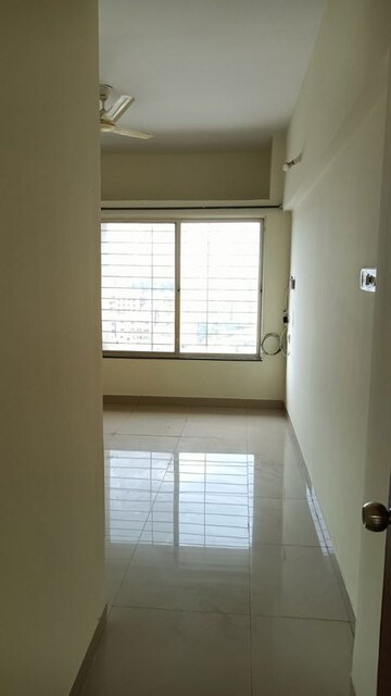 Room in 3 BHK Apartment at Kumar Park Infinia, Fursungi – for Rent