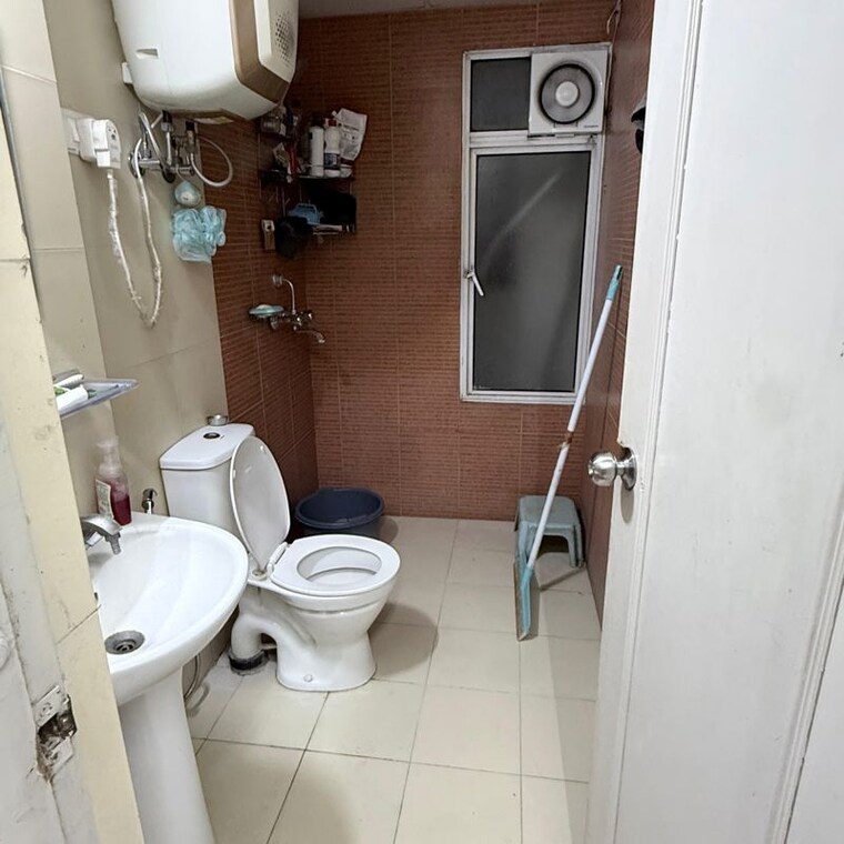Bathroom, mahagun-mywoods 3 Bedroom 733 Sq.Ft. Apartment In Sector 16c Greater Noida Greater Noida 10040118