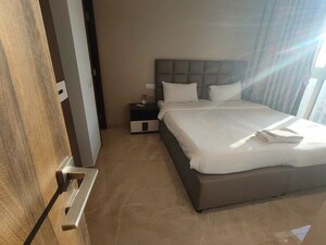 Bathroom in 1 BHK Apartment at Hiranandani Regent Hill, Powai – for Rent