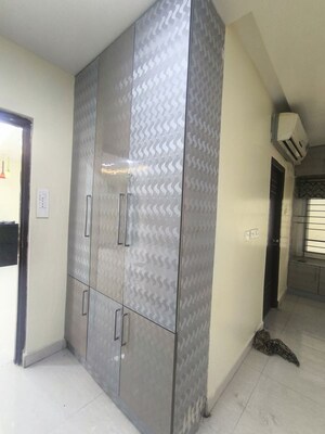 Room in 4 BHK Apartment at Izzathnagar – for Rent