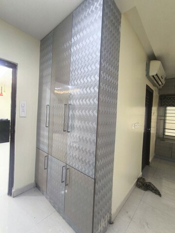 Room in 4 BHK Apartment at Izzathnagar – for Rent