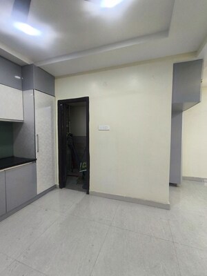 Room in 4 BHK Apartment at Izzathnagar – for Rent