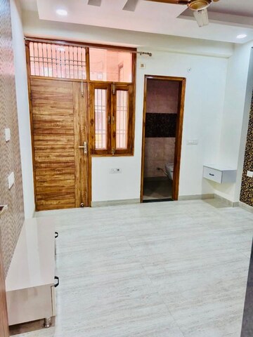 Room in 2 BHK Builder Floor at Vaishali Sector 4 – for Rent