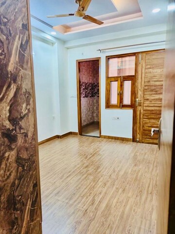 Room in 2 BHK Builder Floor at Vaishali Sector 4 – for Rent