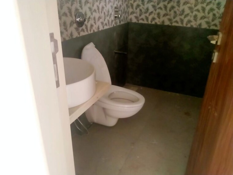 Bathroom, goregaon-west-view-chs 2 Bedroom 914 Sq.Ft. Apartment In Goregaon West Mumbai 10040249