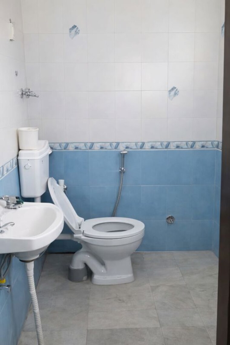 Bathroom, mu 2 greater noida 1 Bedroom 321 Sq.Ft. Builder Floor In Mu 2 Greater Noida Greater Noida 10040080