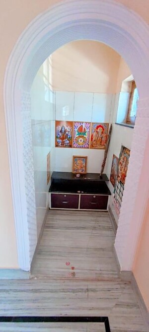 Furnished Amenities in 3 BHK Builder Floor at Ajabpur – for Rent