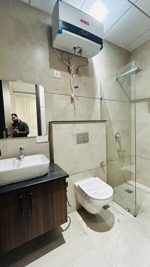 Attached Bathroom in 3 BHK Builder Floor at Palam Vihar – for Rent