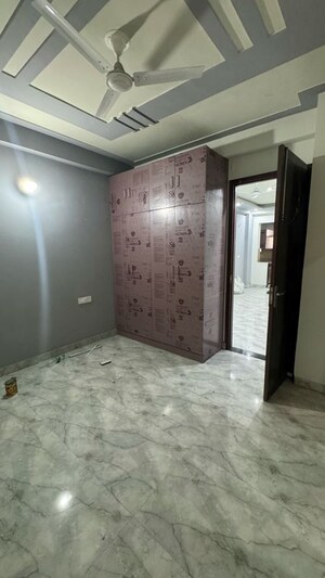 Room in 2 BHK Builder Floor at Palm Residency Chhatarpur, Rajpur Khurd Extension – for Rent