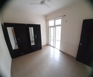 Room in 2 BHK Apartment at Gaur City-2, Gaur City 2 – for Rent