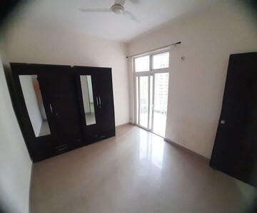 Room in 2 BHK Apartment at Gaur City-2, Gaur City 2 – for Rent
