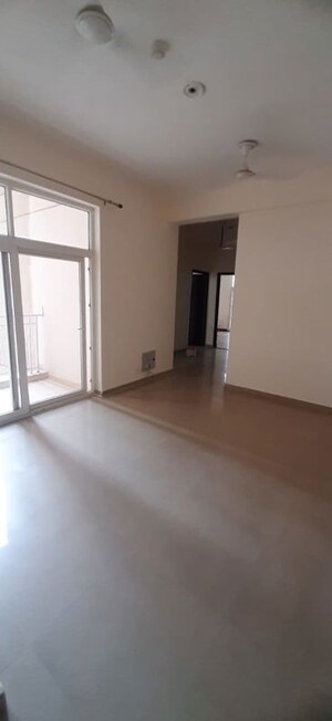 Room in 2 BHK Apartment at Gaur City-2, Gaur City 2 – for Rent